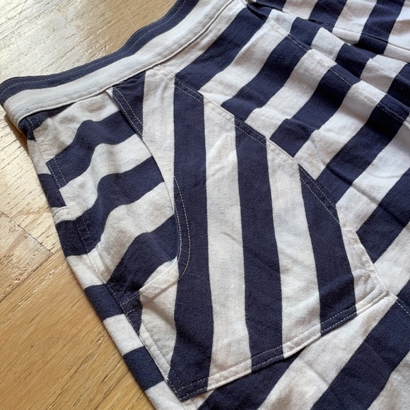 anthro skirt little yellow button - Picture 3 of 9